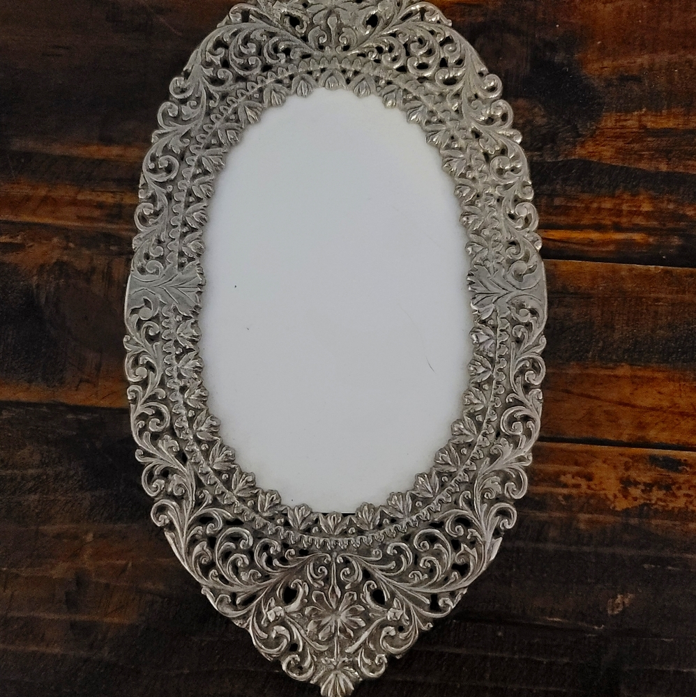 Filigree silver oval frame